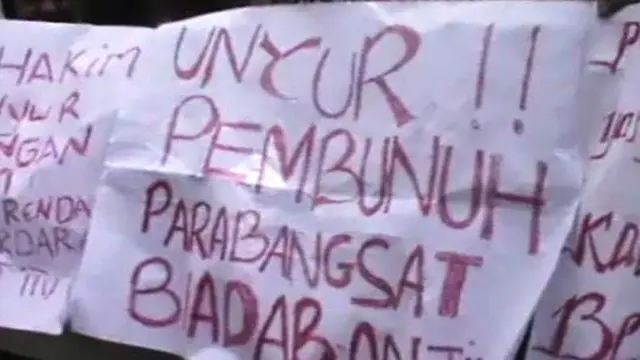 Sidangkan 10 Terdakwa, Ratusan Warga Seruduk Pengadilan