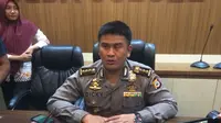 Kepala Bidang Humas Polda Sulsel, Kombes Pol Dicky Sondani memberikan keterangan pers terkait penanganan kasus korupsi di lingkup kota Makassar (Liputan6.com/ Eka Hakim)