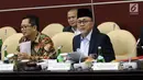 Ketua MPR Zulkifli Hasan (kanan) bersama Wakil Pimpinan MPR Mahyudin saat memimpin rapat gabungan di Kompleks Parlemen, Jakarta, Senin (23/9/2019). Rapat membahas tata tertib pimpinan MPR periode 2019-2024. (Liputan6.com/JohanTallo)
