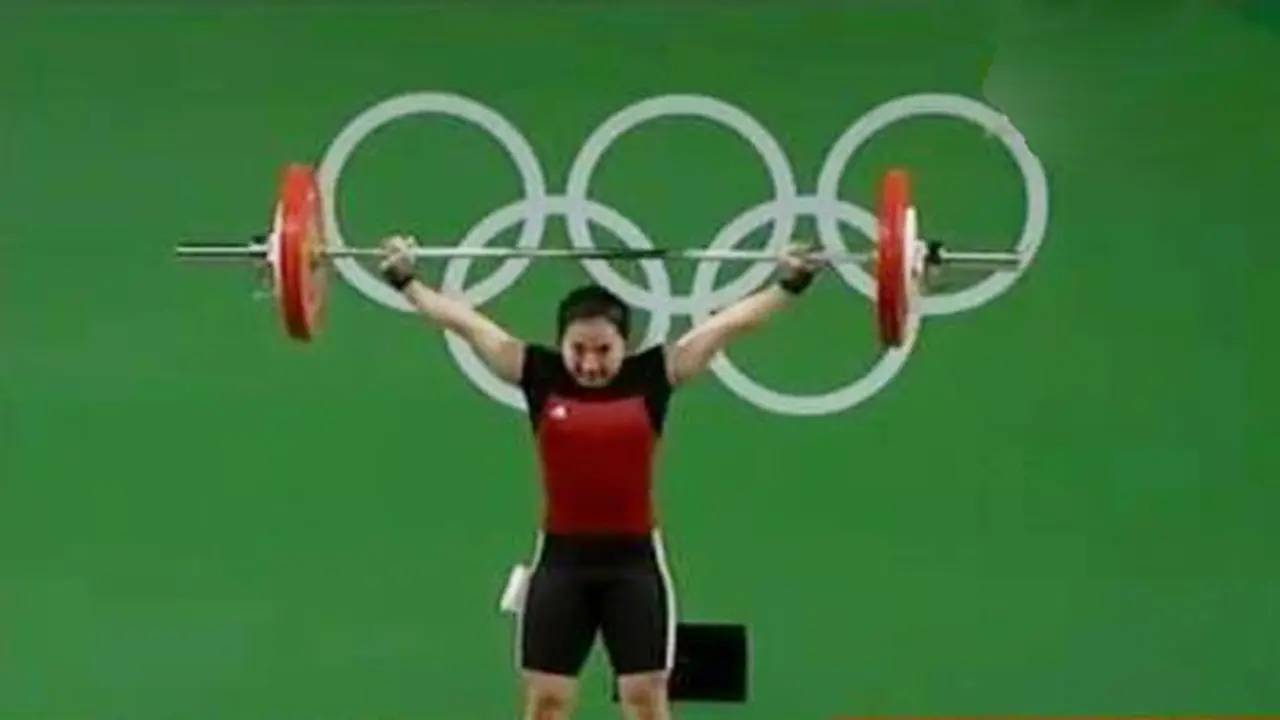 Lifter Dewi Safitri Gagal Rebut Medali Untuk Indonesia