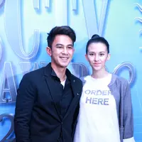 Fandy Christian menjadi nominator dalam kategori Aktor Pendamping Paling Ngetop. Dan kategori itu dimenangkan oleh Arnold Leonard. Ia hadir didampingi sang istri, Dahlia Poland. (Adrian Putra/Bintang.com)