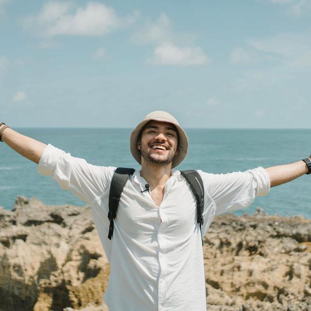 Potret Senyum Refal Hady