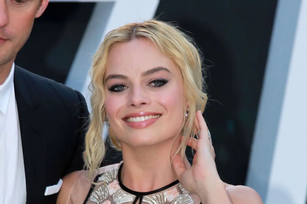 [Bintang] Margot Robbie 