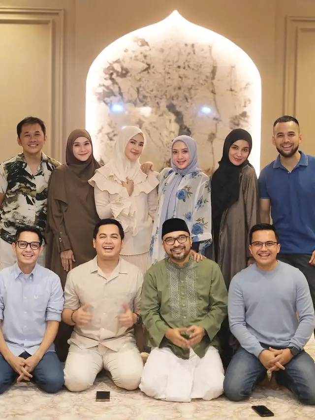 6 Potret Silaturahmi Artis di Rumah Teuku Wisnu dan Shireen Sungkar, Temu Kangen