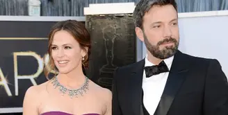 Berbeda dengan pasangan lainnya, Jennifer Garner dan Ben Affleck nampaknya tak pernah mempermasalahkan status mereka, apakah masih sebagai suami istri atau tidak. Terbukti ketika keduanya berada dalam proses cerainya ini. (AFP/Bintang.com)