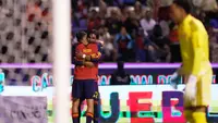 Selebrasi Pedri dan Ferran Torres dalam laga Peru vs Spanyol, Selasa (9/6/2026). (AP Photo/Fernando Llano)