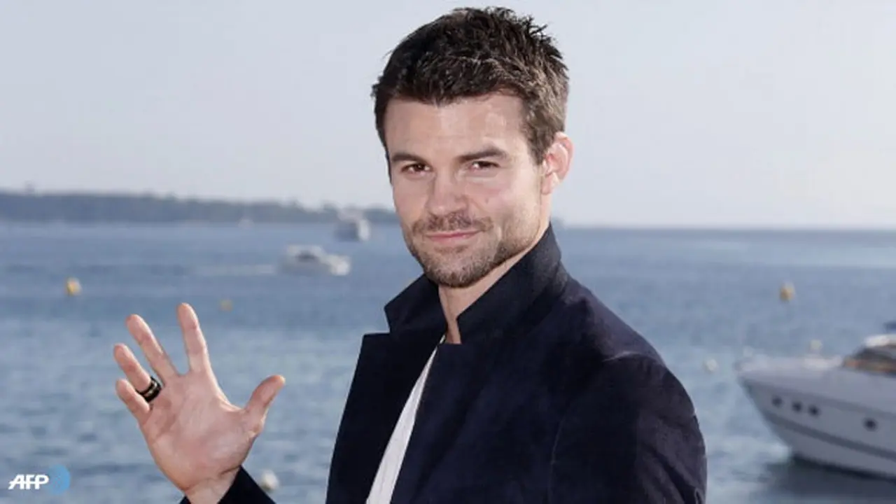 daniel-gillies-130626c.jpg