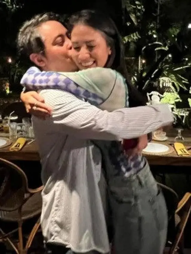 6 Momen Aulia Sarah Pemeran Badarawuhi 'KKN di Desa Penari' Dilamar Kekasih, Romantis