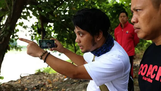Buaya berkalung ban