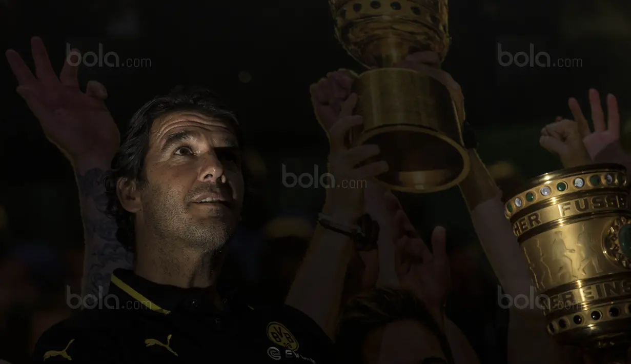 "Saya merasa bangga menjadi duta klub ini. Sebagai seorang duta klub, tugas saya menyenangkan sekaligus menantang. Saya memiliki banyak tanggung jawab,” ucap Karl-Heinz Riedle. (Bola.com/Vitalis Yogi Trisna)