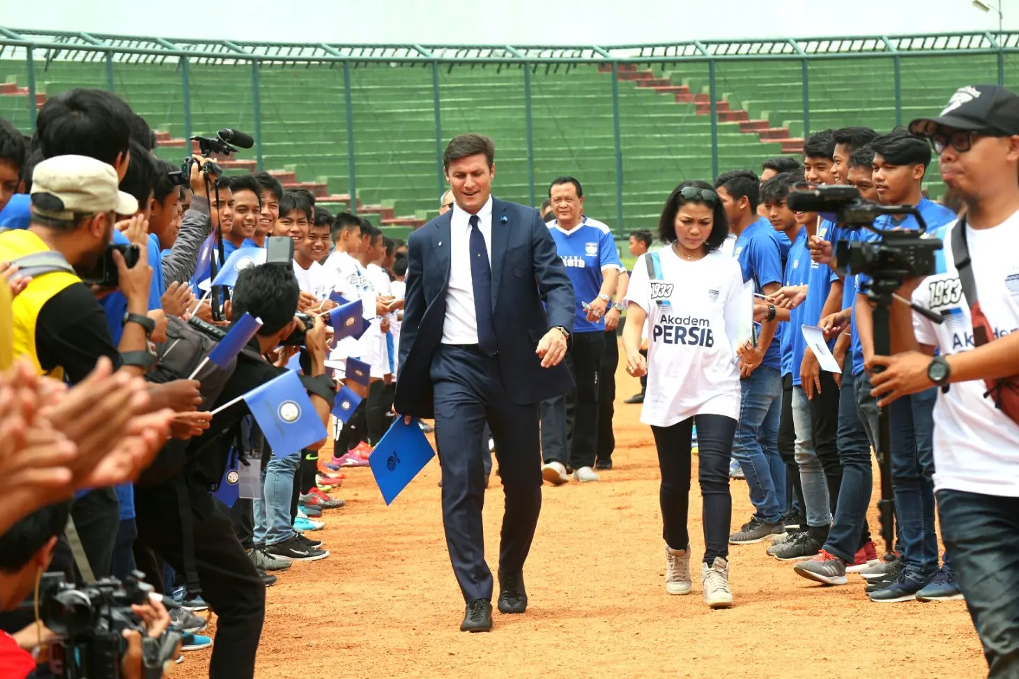 Javier Zanetti membuka langsung akademi Persib yang menjalin kerjasama dengan Inter Milan (Liputan6.com/Kukuh Saokani)