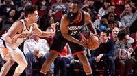 James Harden mencetak 27 poin, delapan assist, dan 10 rebounds, saat membantu Houston Rockets mengalahkan Phoenix Suns dengan skor 113-102. (Twitter/@HoustonRockets)