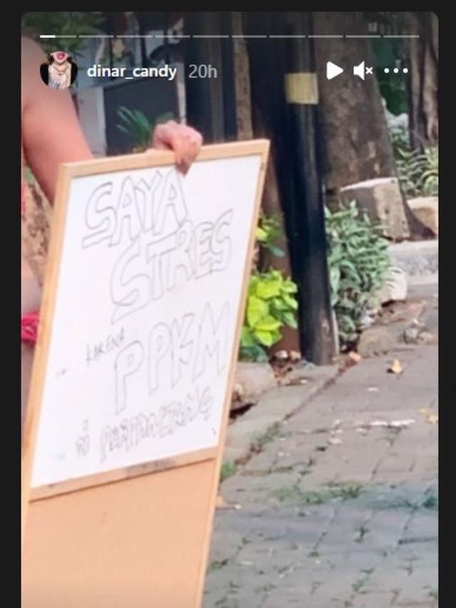 Video dan foto Dinar Candy berbikini di pinggir jalan (Instagram Stories)