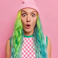 Rambut tetap sehat dan tahan lama dengan melakukan beberapa perawatan ini. (Sumber: Freepik/wayhomestudio).