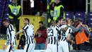 Bek Juventus, Leonardo Bonnuci (kedua kanan) merayakan selebrasi bersama pemain lainnya usai mencetak gol pada leg kedua Semifinal Coppa Italia di Artemio Franchi, Italia, (8/4/2015). Juventus menang 3-0 atas Fiorentina. (AFP PHOTO/Filippo Monteforte)