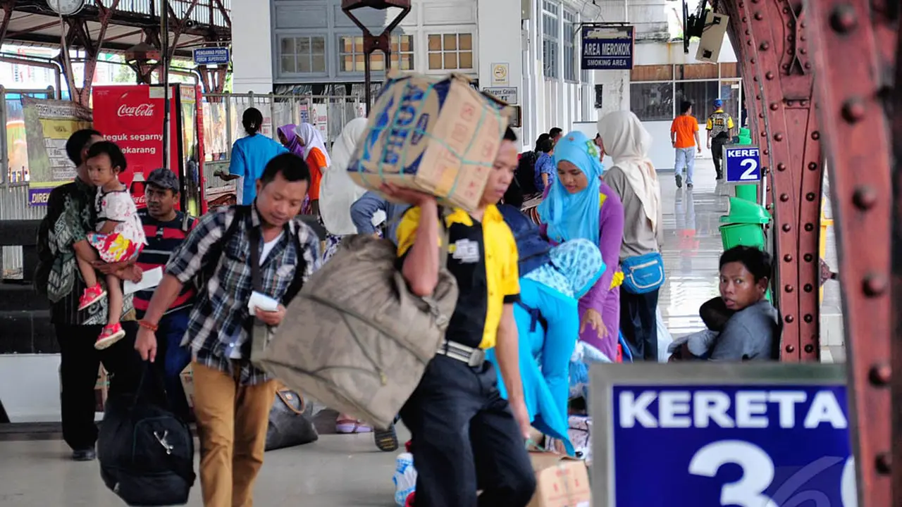 Arus Balik Mulai Padati Stasiun Senen