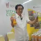 Direktur PT Industri Jamu dan Farmasi Sido Muncul Tbk, Irwan Hidayat saat Peluncuran Vitamin C1000 + D3 + Zink dan Factory Visit, di Pabrik Sido Muncul Bergas, Kabupaten Semarang, Selasa (14/3).