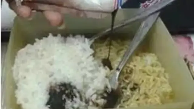 10 Potret Kombinasi Makanan Pakai Cokelat Ini Nyeleneh Banget