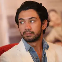 Syukuran Kemenangan Reza Rahadian dan Tya Subiakto di Ajang Asia Pacifik Film Festival (Adrian Putra/bintang.com)