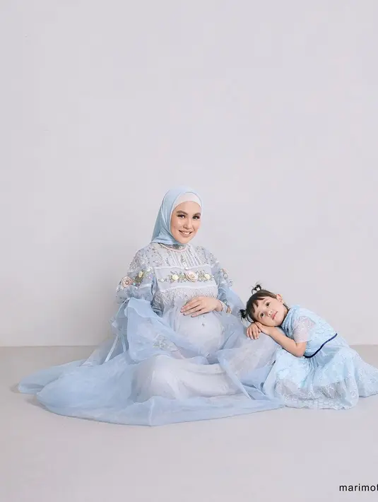 "Ini photoshoot udah kontraksi kirain kontraksi palsu ternyata beneran," tulis Kartika Putri di Instagramnya. (Foto: Instagram/ kartikaputriworld)