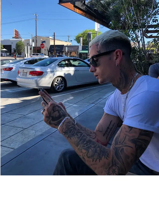 7 Potret Austin Wilson, Pacar Baru Demi Lovato yang Jadi Model