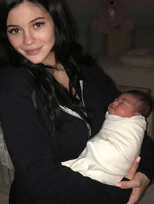 Kendati demikian, hal itu tak menghentikan Kylie untuk memikirkan ide konsep ulang tahun sang anak. (instagram/caitlynjenner)