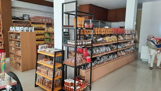 Toko oleh-oleh damarian. Foto : (Istimewa).