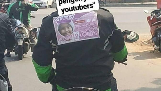 Pengemudi Ojek Online Ingat Keluarga (Sumber: Instagram/dramaojol.id)