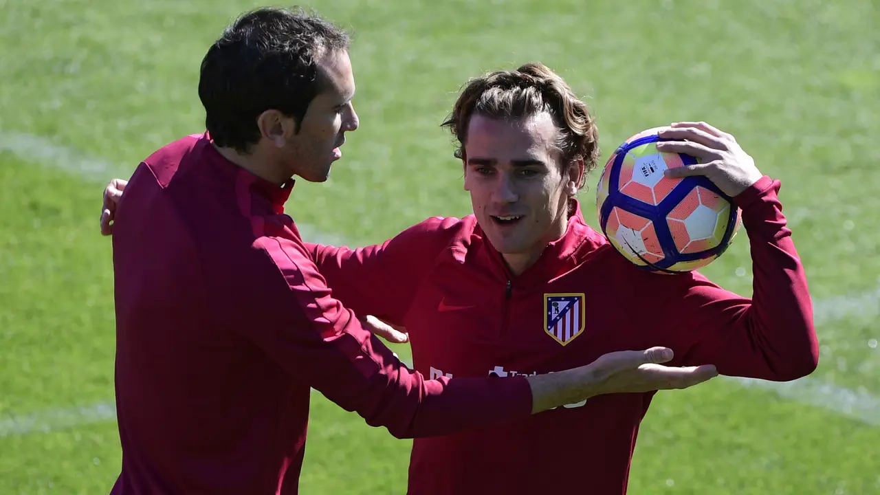 Penyerang Atletico Madrid Antoine Griezmann berlatih jelang duel melawan Real Madrid