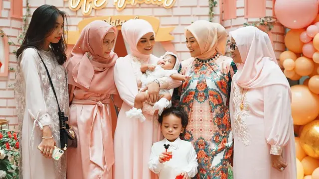 Momen Acara Aqiqah Baby Chava, Putri Kecil Rachel Vennya