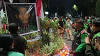 Aksi Solidaritas Ratusan Ojol di Jember: Doa dan Bunga untuk Affan Kurniawan