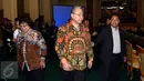Menteri Desa PDTT, Eko Putro Sandjojo, Menteri LHK Siti Nurbaya Bakar dan Ketua Komisi V Fary Djemi menghadiri rapat konsultasi fraksi DPR dengan pemerintah di Gedung Komisi V, Kompleks Parlemen, Senayan, Jakarta, Rabu (29/3). (Liputan6.com/Johan Tallo)