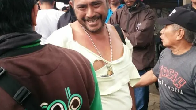 Pensiunan anggota polisi yang diamuk massa di Kendari, usai menarik paksa mobil pelanggan, Kamis (18/7/2019).(Liputan6.com/Ahmad Akbar Fua)