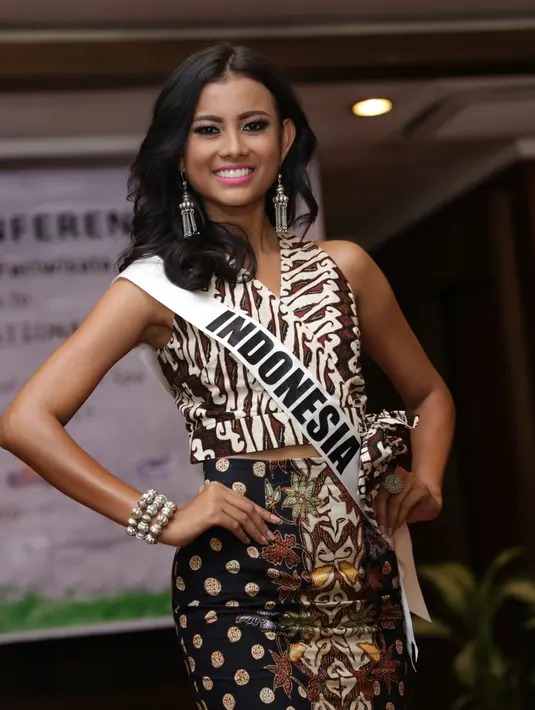 Putri Indonesia Pariwisata 2015, Gresya Amanda bertolak ke Polandia guna mengikuti ajang Miss Supranational 2015 untuk mewakili Indonesia. Gresya menjalani masa karantina yang dilakukan mulai 16 November hingga 3 Desember 2015. (Andy Masela/Bintang.com)