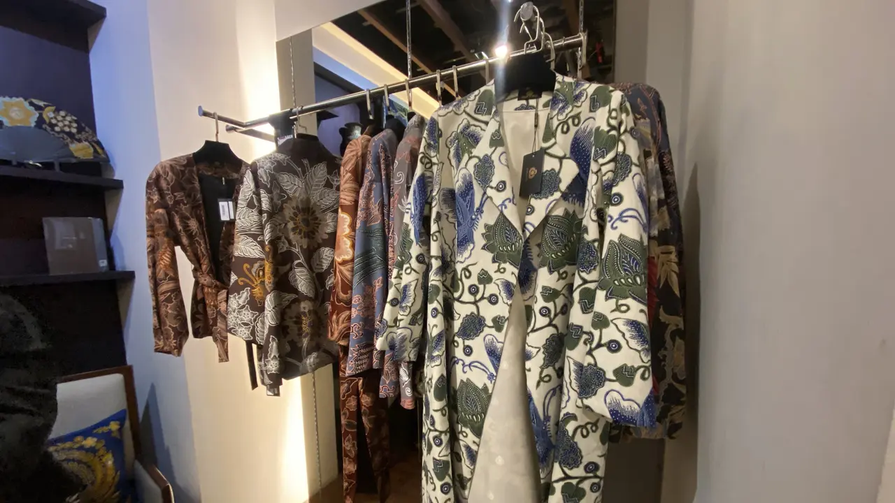 Iwan Tirta Private Collection Luncurkan Koleksi Raya 2025