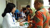Direktorat Jenderal Kekayaan Negara Kemenkeu melelang sejumlah barang milik pejabat di Galeri Nasional Indonesia, Jakarta Pusat pada Rabu (28/2/2018). (Fiki/Liputan6.com)