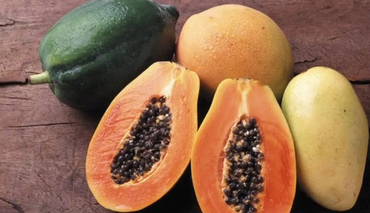 Buah pepaya ini memiliki enzim papain yang membantu mencerna protein. Jika pencernaan berlangsung dengan baik, maka tidak akan ada gas yang terbentuk di dalam perut sehingga tidak membuat perut menggembung. (huffingtonpost.com)