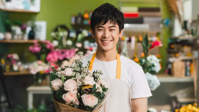 florist romantis tersenyum bahagia baik kalem