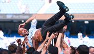 Pep Guardiola berusia 47 tahun dan 86 hari ketika memenangkan gelar Premier League pertama bersama Manchester City pada musim 2017/2018. (AFP/Oli Scarff)