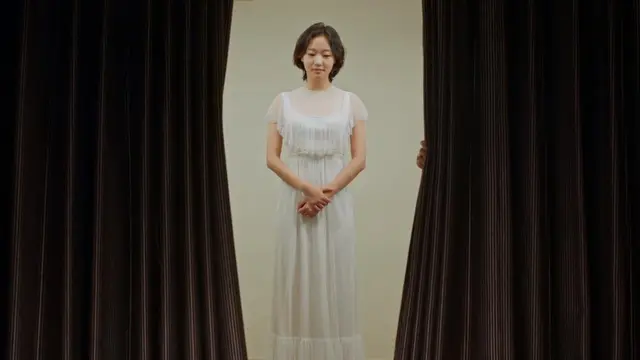 8 Inspirasi Wedding Dress Minimalis Romantis dari Drama Korea (8)