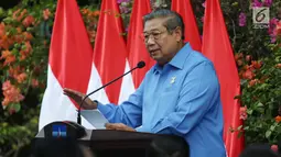 Ketua Umum Partai Demokrat Susilo Bambang Yudhoyono memberikan pidato saat perayaan HUT Partai Demokrat ke-16 di Cikeas, Jawa Barat, Sabtu (9/9). Acara HUT Partai Demokrat ini dirayakan bersama kader dan warga sekitar. (Liputan6.com/Angga Yuniar)