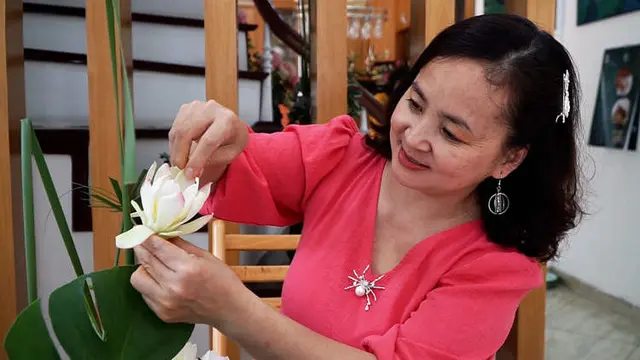 Seni Ukir Bunga dari Buah Pepaya