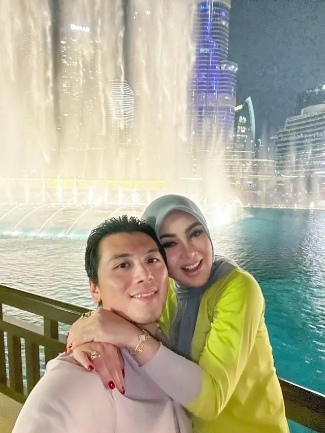 10 Gaya Bucin Romantis Syahrini dan Reino Barack Liburan Ala Sultan di Dubai