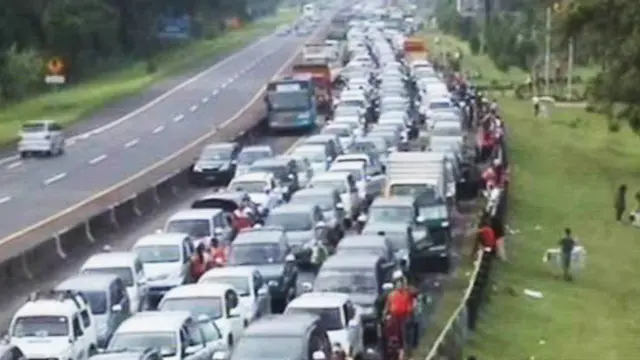 [VIDEO] Sabtu Cerah Lalu Lintas Lancar, Arah Puncak Padat Merayap