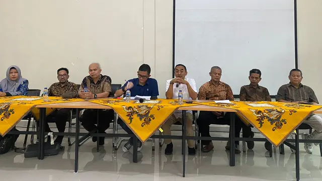 Kebijakan Pemerintah Provinsi Jawa Barat yang memperbolehkan penambahan jumlah siswa per rombongan belajar (rombel) di sekolah negeri digugat ke Pengadilan Tata Usaha Negara (PTUN)