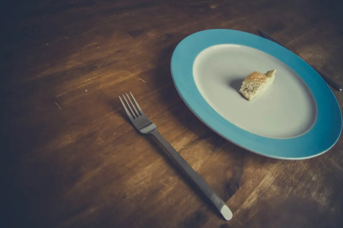 [Bintang] Diet Gagal karena Sering Ngemil Tengah Malam? Begini Solusinya