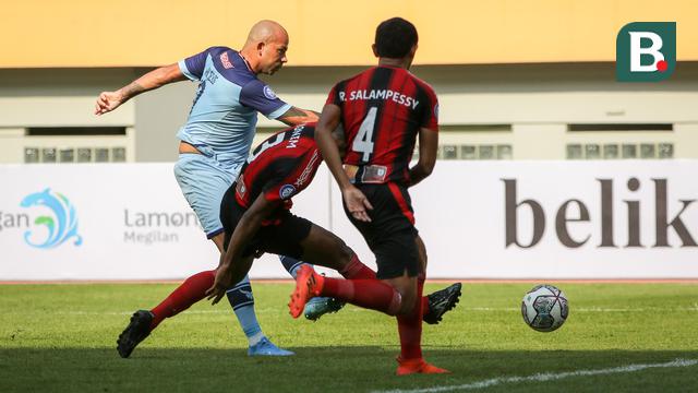Foto: Persela Lamongan Curi Kemenangan dari Persipura Jayapura meski Bermain dengan 10 Pemain di BRI Liga 1 2021 / 2022