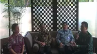 Ricky Darmika Putra, Chairman Bali Hotel Association; Juda Agung, Executive Director IMF Regional ASEAN; Causa Iman Karana, Kepala Kantor Perwakilan BI Prov. Bali; Peter Jacobs, Ketua Unit Kerja Pertemuan Tahunan IMF - WB 2018 (Foto: Liputan6.com/Vina M)