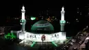 Masjid Omar Ibn Al-Khattab diterangi dengan kalimat "Palestina, Berdaulat dan Merdeka" di Foz do Iguacu, Negara Bagian Parana, Brasil, Sabtu (14/5/2021). Masjid tersebut menyerukan diakhirinya kekerasan yang meningkat antara Israel dan Palestina. (KRISTEN RIZZI/AFP)