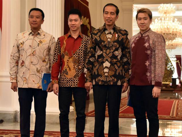 Bertemu Jokowi Marcus Fernaldi Berikan Undangan Pernikahan Bola